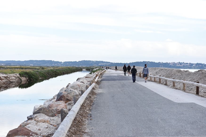 À Hyères, derniers jours pour les voitures sur la route du sel