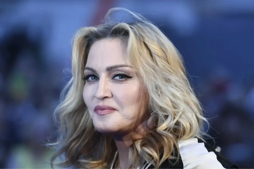 MADONNA REPORTE SA TOURNÉE APRÈS UNE HOSPITALISATION DE PLUSIEURS JOURS EN SOINS INTENSIFS