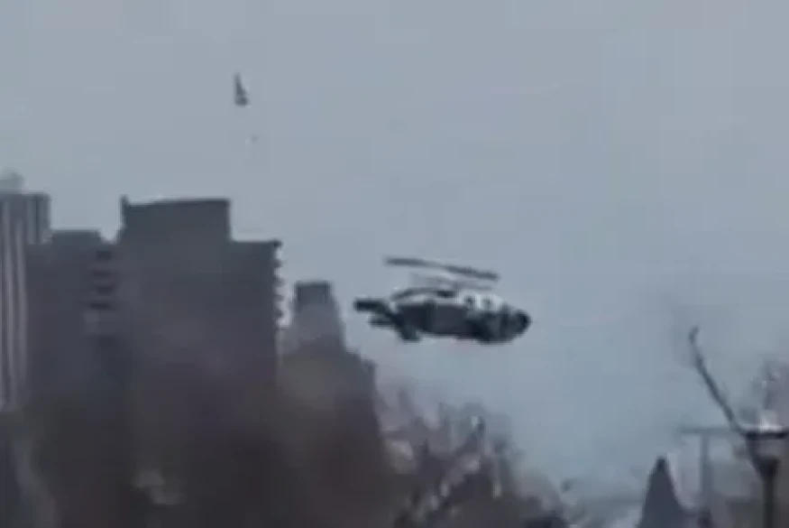New York : Les terribles images de la chute d’un hélicoptère dans le fleuve Hudson - Six morts dont 3 enfants appartenant à une famille de touristes espagnols qui visitaient la ville