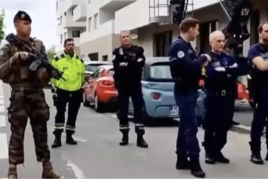 Nantes: Justin, 15 ans, habillé en noir et casque sur la tête, a poignardé plusieurs élèves dans son lycée - Un mort, un blessé grave et 2 blessés - Bruno Retailleau et Elisabeth Borne se rendent sur place